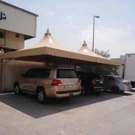 مظلات سيارات بتصميم هرمي في نجران